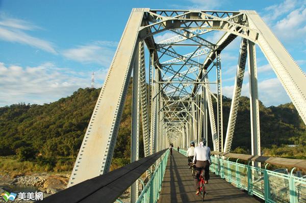 花梁鋼橋