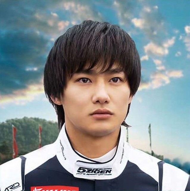 The movie posters & stills of Japanese Movie " 極速甩尾" （Alivehoon）will be lauching in Taiwan from Oct  14, 2022 onwards.