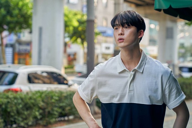 The Movie posters and stills of Korean Movie "韓國電影《花漾奶奶金難搞》(룸 쉐어링/My Perfect Roommate)" will be launching from Nov 3, 2023 onwards.