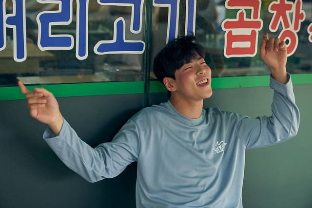 The Movie posters and stills of Korean Movie "韓國電影《花漾奶奶金難搞》(룸 쉐어링/My Perfect Roommate)" will be launching from Nov 3, 2023 onwards.