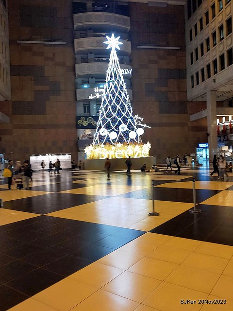 Taipei Christmas tree and street decoration series 1 --- Breeze department store sponsered Christmas tree at Taipe railway station, Taipei, Taiwan, Nov 20, 2023 by SJKen.