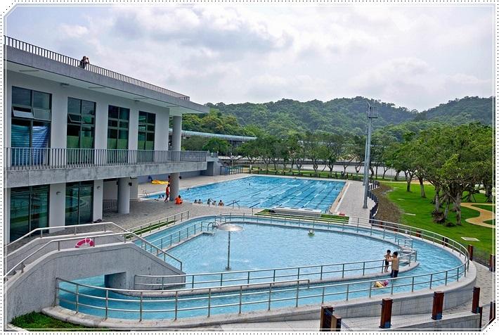景點推薦2. 大湖公園游泳池